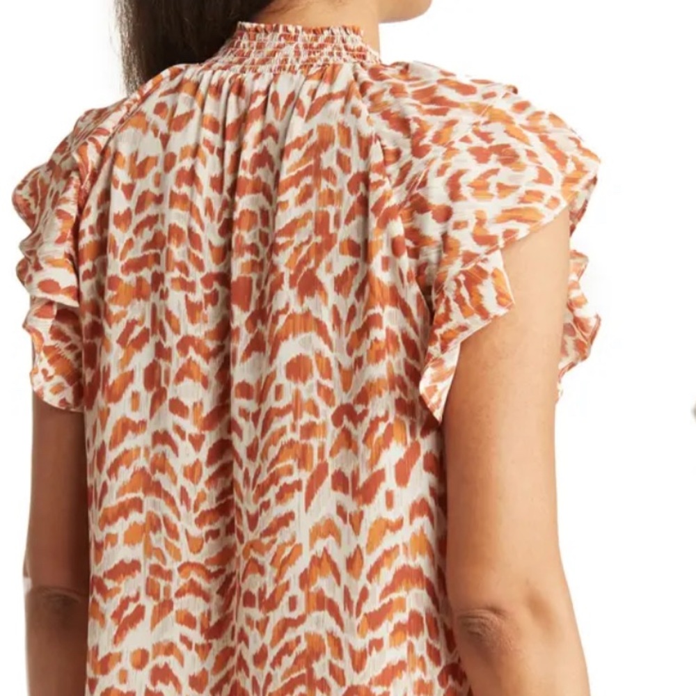 ⭐️Firm Price ⭐️ Barely worn Large top with ruffles sleeves - Picture 2 of 9
